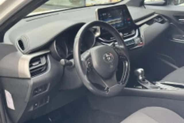 Toyota C-HR (2018) thumbnail 6
