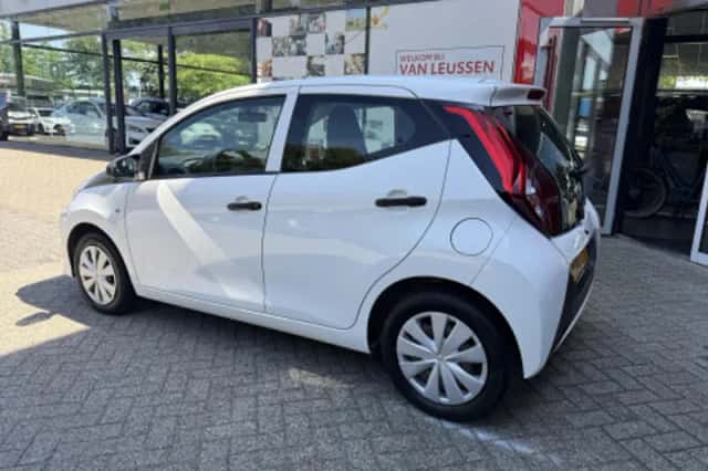 Toyota Aygo (2020) thumbnail 2