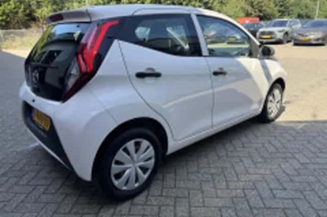 Toyota Aygo (2020) thumbnail 3