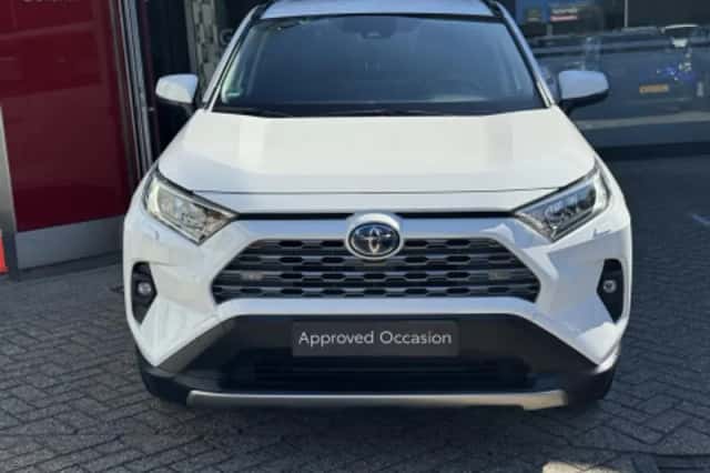 Toyota RAV4 (2023) thumbnail 2