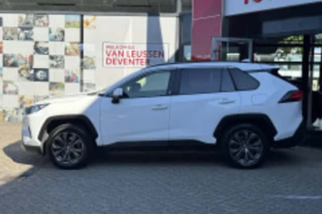 Toyota RAV4 (2023) thumbnail 3
