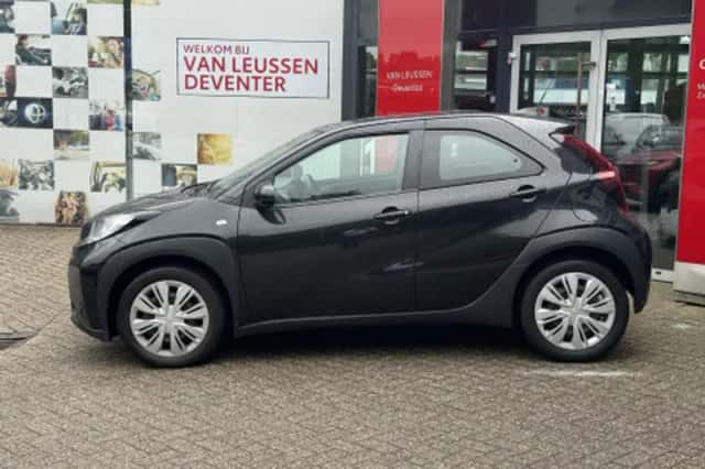 Toyota Aygo (2022) thumbnail 2