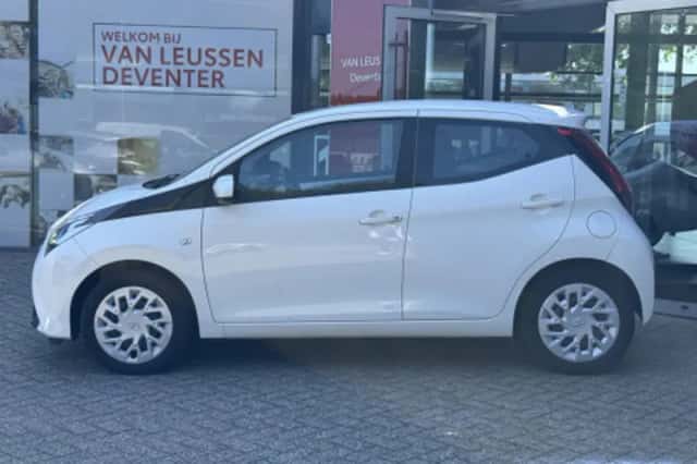 Toyota Aygo (2020) thumbnail 2