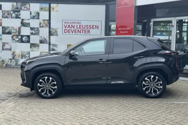 Toyota Yaris Cross (2022) thumbnail 2