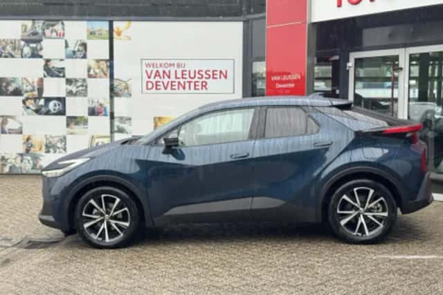 Toyota C hr (2024) thumbnail 2