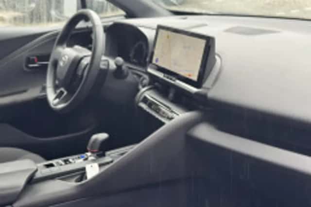 Toyota C hr (2024) thumbnail 3
