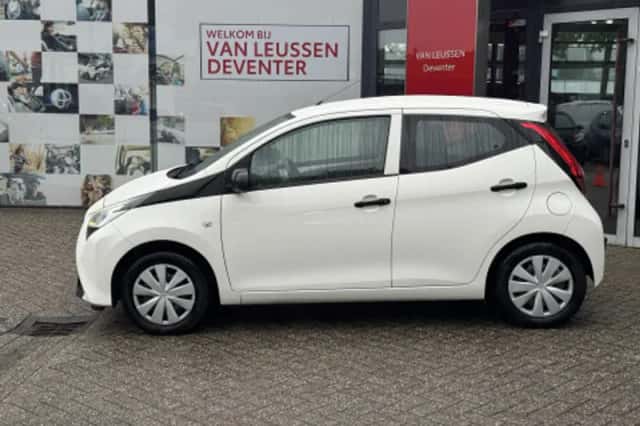 Toyota Aygo (2020) thumbnail 2