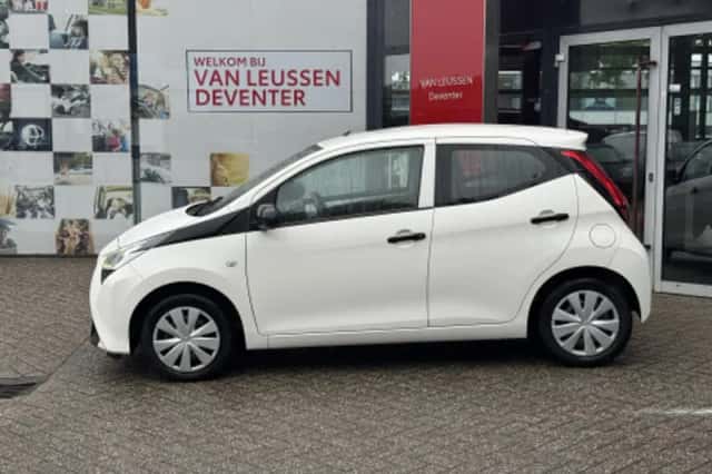 Toyota Aygo (2019) thumbnail 2