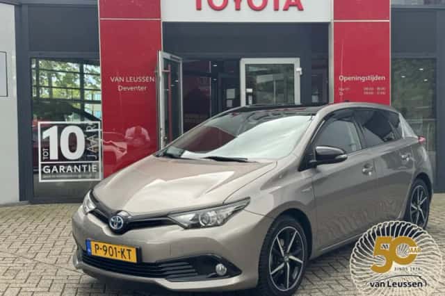 Toyota Auris (2015) thumbnail 1