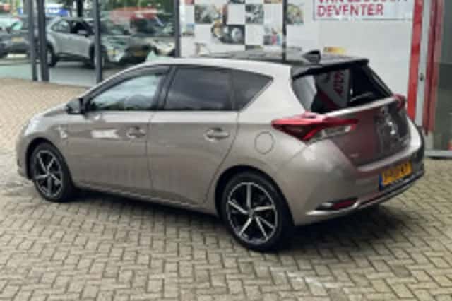 Toyota Auris (2015) thumbnail 4
