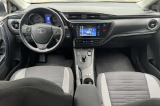 Toyota Auris (2015) thumbnail 5