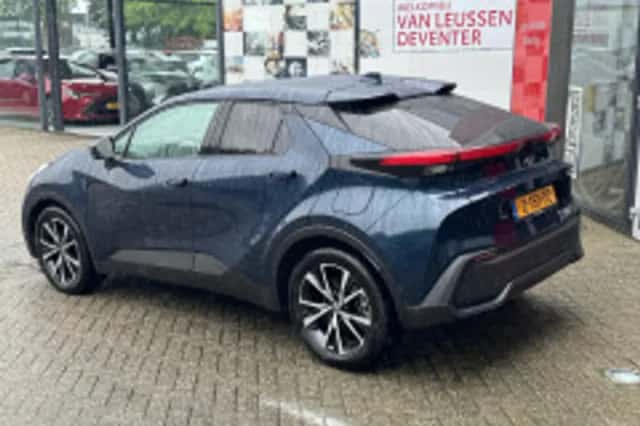 Toyota C-HR (2024) thumbnail 4
