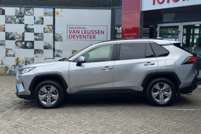 Toyota RAV4 (2024) thumbnail 2