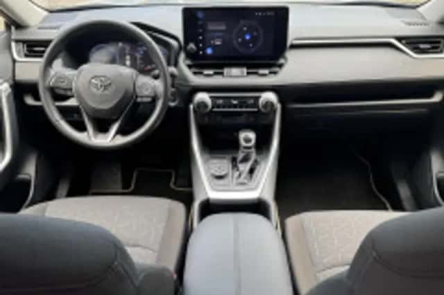 Toyota RAV4 (2024) thumbnail 6