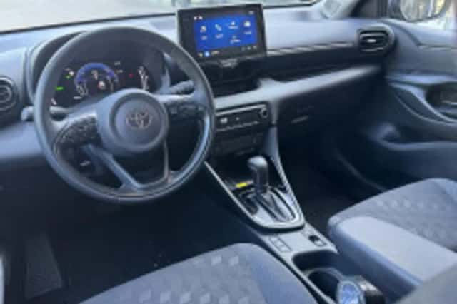 Toyota Yaris (2025) thumbnail 3