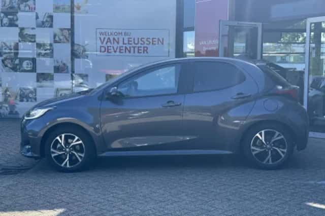 Toyota Yaris (2025) thumbnail 2