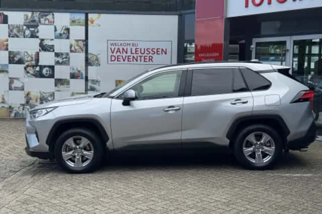 Toyota RAV4 (2024) thumbnail 2