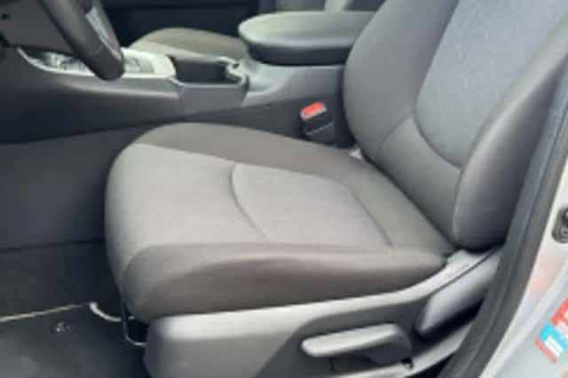 Toyota RAV4 (2024) thumbnail 6