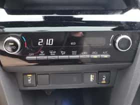 Toyota Yaris Cross (2024) thumbnail 35