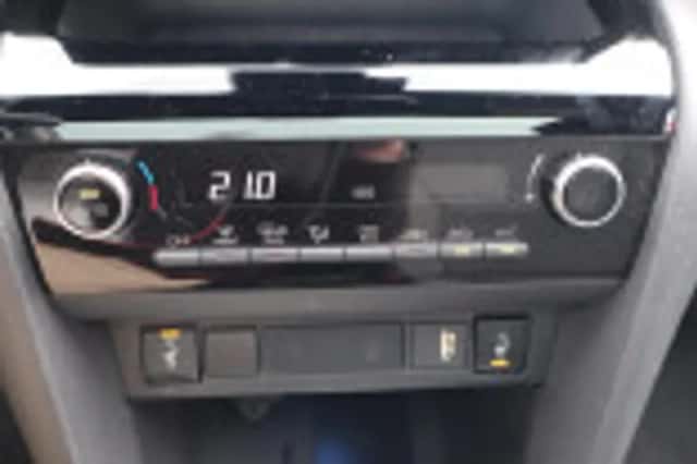 Toyota Yaris Cross (2024) thumbnail 66