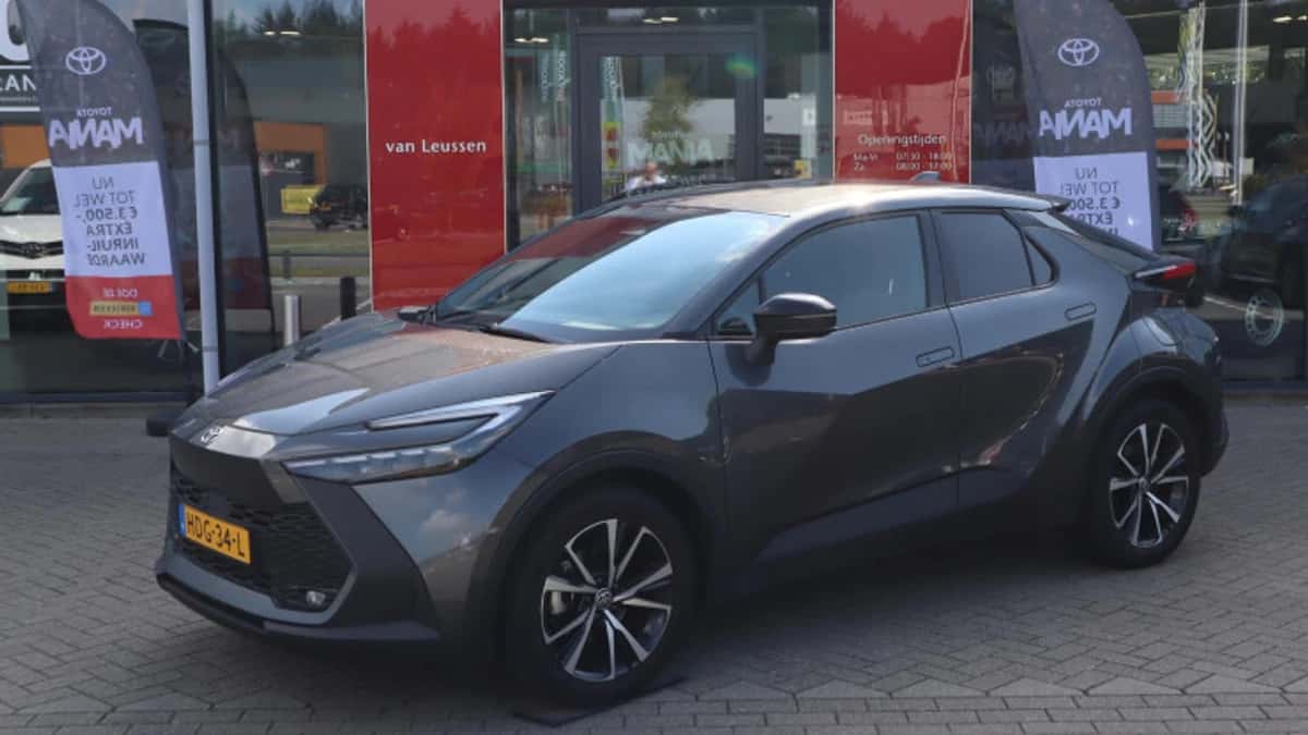 Toyota C hr (2025) — foto 1