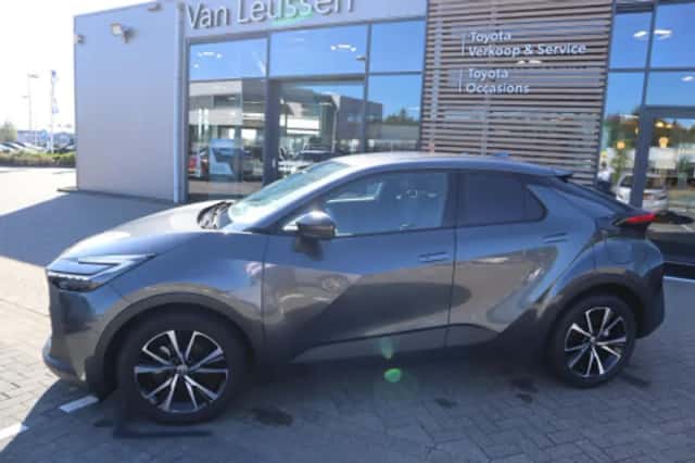 Toyota C-HR (2025) thumbnail 2