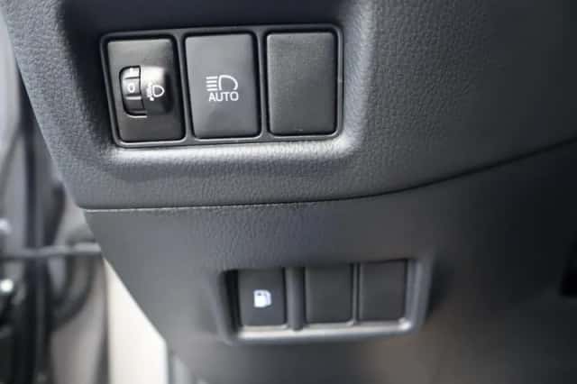 Toyota C hr (2020) thumbnail 32