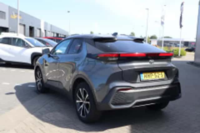 Toyota C-HR (2025) thumbnail 3