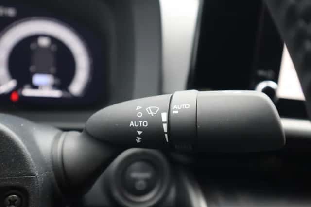 Toyota C hr (2025) thumbnail 32