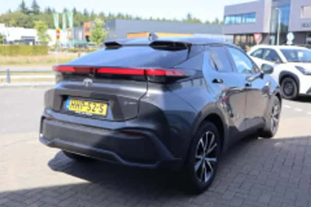 Toyota C-HR (2025) thumbnail 6