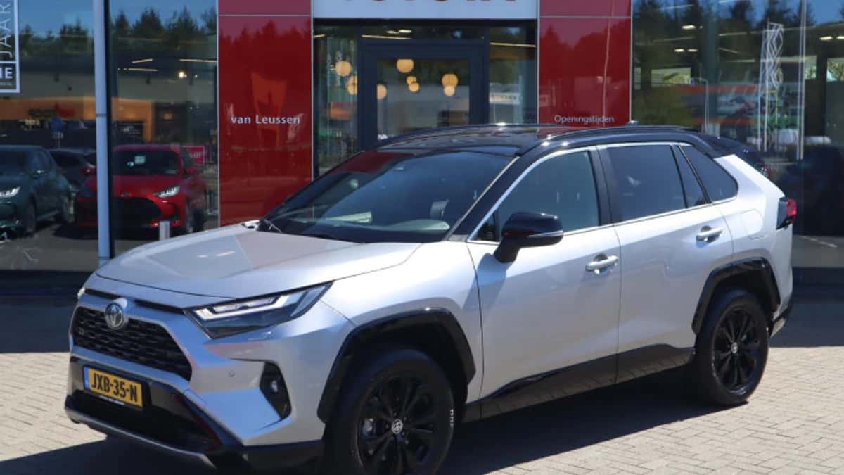Toyota RAV4 (2024) — foto 1