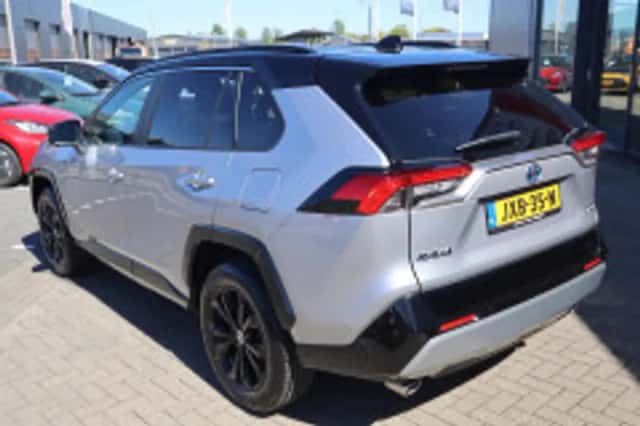 Toyota RAV4 (2024) thumbnail 3