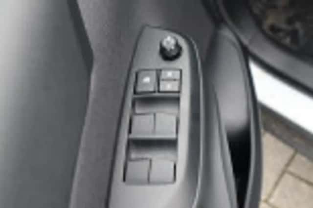 Toyota Yaris Cross (2024) thumbnail 56