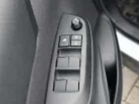 Toyota Yaris Cross (2024) thumbnail 56