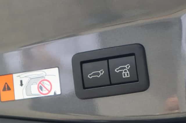 Toyota C hr (2024) thumbnail 12