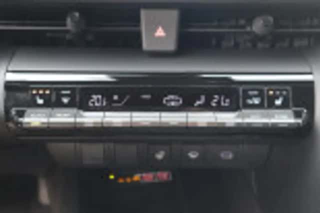 Toyota C hr (2024) thumbnail 73