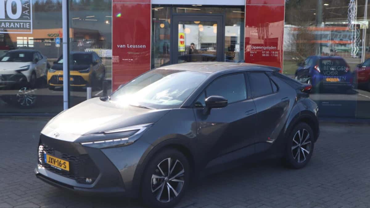 Toyota C hr (2024) — foto 1