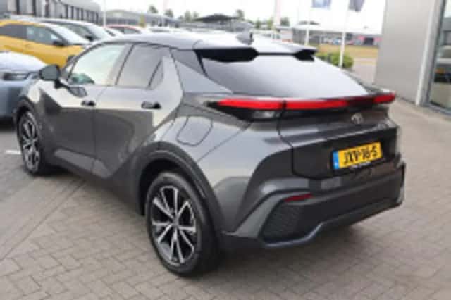 Toyota C-HR (2024) thumbnail 3