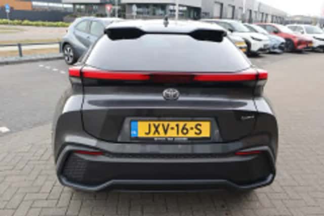 Toyota C-HR (2024) thumbnail 4