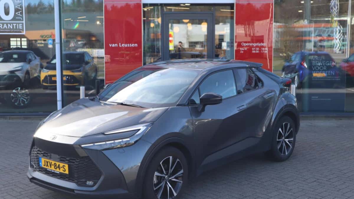Toyota C hr (2024) — foto 1