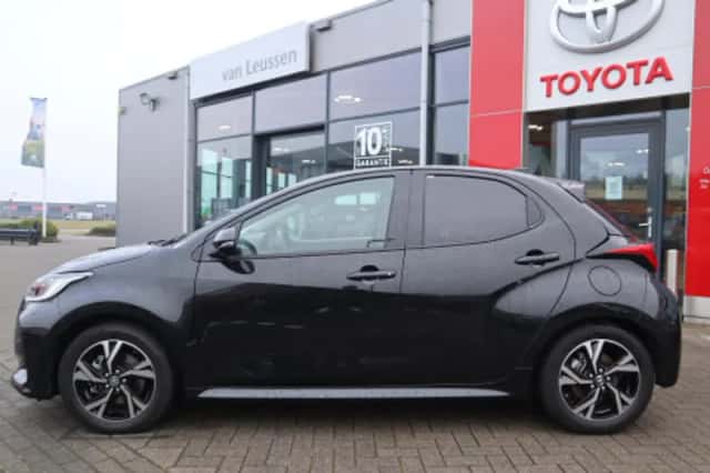 Toyota Yaris (2025) thumbnail 2