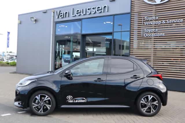 Toyota Yaris (2025) thumbnail 2