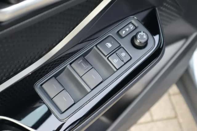 Toyota C hr (2023) thumbnail 26