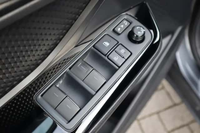 Toyota C hr (2023) thumbnail 24