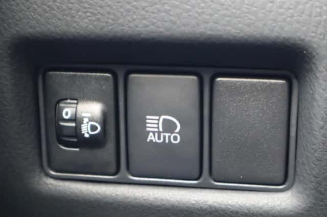 Toyota C hr (2023) thumbnail 33