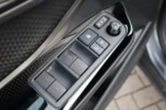Toyota C hr (2023) thumbnail 60