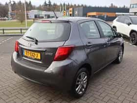 Toyota Yaris (2016) thumbnail 12