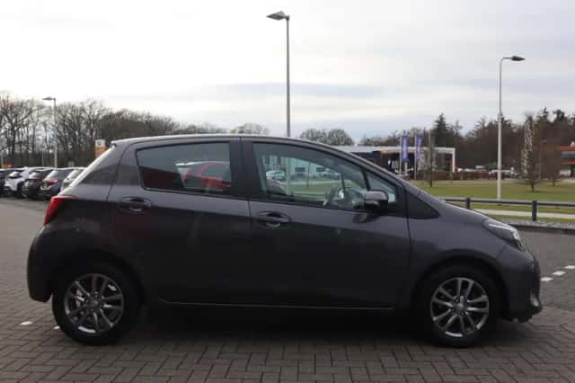 Toyota Yaris (2016) thumbnail 13