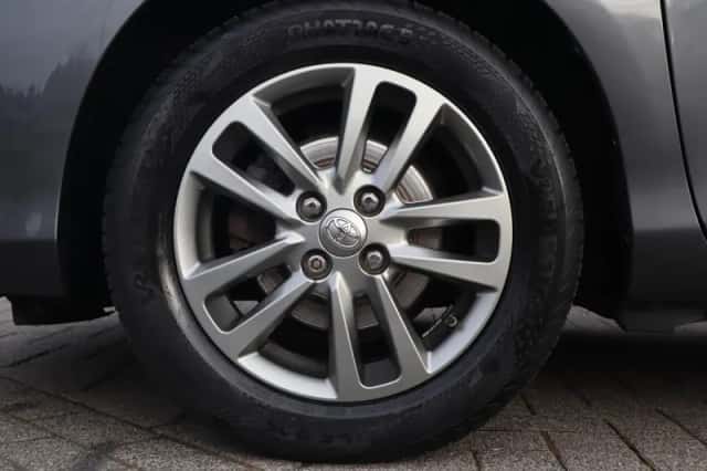 Toyota Yaris (2016) thumbnail 16