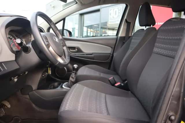 Toyota Yaris (2016) thumbnail 18